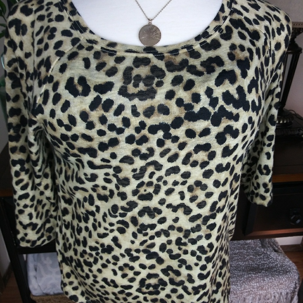 Express blouse!! 👚 - Picture 3 of 4